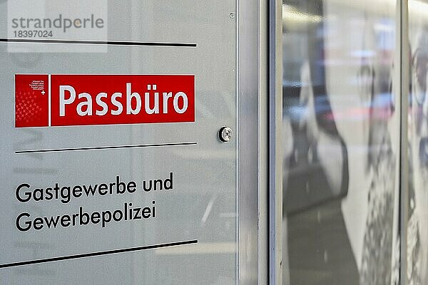 Schild Passbüro und Gastgewerbepolizei  Luzern  Schweiz  Europa