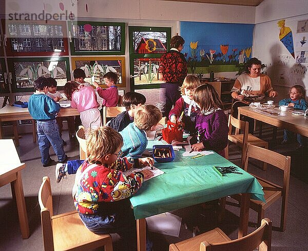 Dieser Kindergarten  hier am 5.3.1993 in Hagen  hat überwiegend Kinder aus Familien mit Migration  DEU  Deutschland  Europa