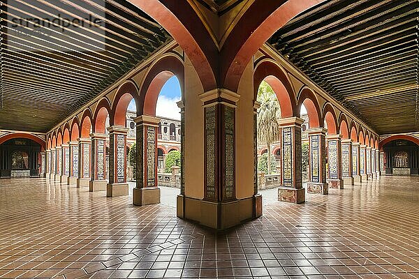 Basilika und Kloster Santo Domingo oder Kloster des Heiligen Rosenkranzes  Erste Klostergalerie  Lima  Peru  Südamerika