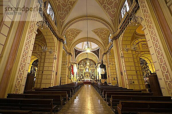 Basilika und Kloster der Jungfrau der Barmherzigkeit  Hauptschiff  Lima  Peru  Südamerika