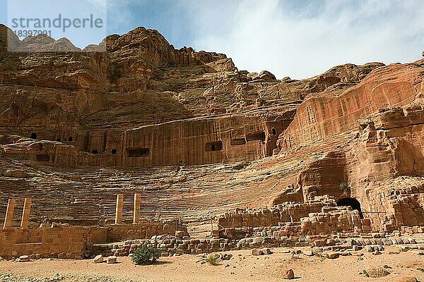 Das Theater  verlassene Felsenstadt Petra  al-Batra  Hauptstadt des Reiches der Nabatäer  Jordanien  UNESCO-Weltkulturerbe  Asien