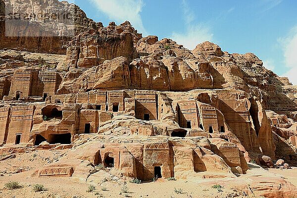 Fassadenstraße  verlassene Felsenstadt Petra  al-Batra  Hauptstadt des Reiches der Nabatäer  Jordanien  UNESCO-Weltkulturerbe  Facade road  Asien