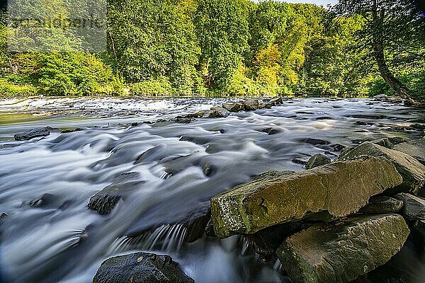 Der Fluss Wupper bei Wipperkotten  Solingen  Nordrhein-Westfalen