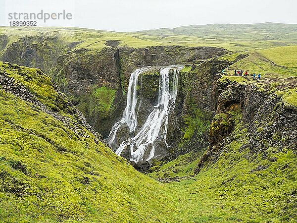 Wasserfall Fagrifoss auf dem Fluss Geirlandsá  Region Lakagigar  Vatnajökull-Nationalpark  Hochland  Island  Europa