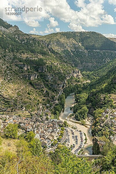 Das Dorf Sainte-Enimie in den Gorges du Tarn  eines der schönsten Dörfer in Frankreich. Okzitanien  Lozere  Florac