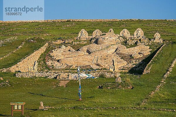 Großer Buddha auf dem Hügel. Provinz Dornod. Mongolei