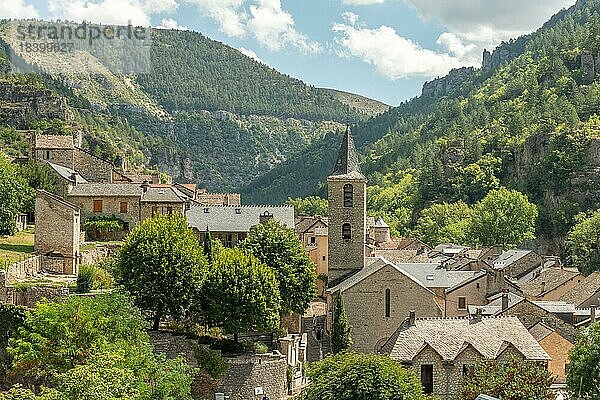 Das Dorf Sainte-Enimie in den Gorges du Tarn  eines der schönsten Dörfer in Frankreich. Okzitanien  Lozere  Florac