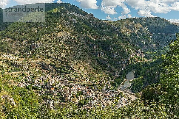 Das Dorf Sainte-Enimie in den Gorges du Tarn  eines der schönsten Dörfer in Frankreich. Okzitanien  Lozere  Florac
