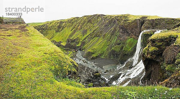 Wasserfall Fagrifoss auf dem Fluss Geirlandsá  Region Lakagigar  Vatnajökull-Nationalpark  Hochland  Island  Europa