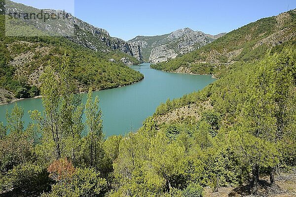 Stausee des Flusses Mat  bei Klos  Albanien  Europa