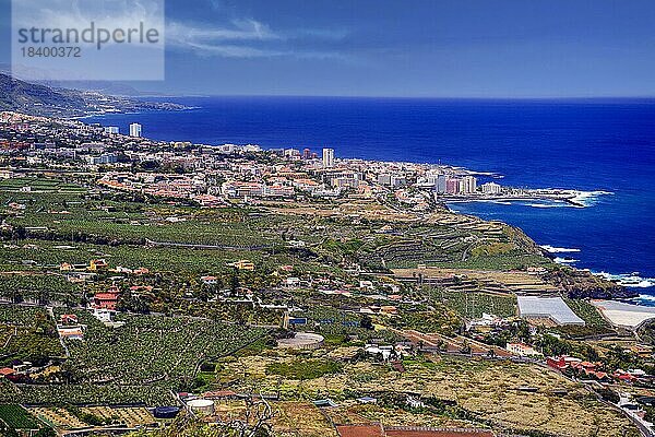 Blick über das Orotava-Tal auf den Teide und Puerto de la Cruz  Teneriffa  Kanarische Inseln  Spanien  Europa