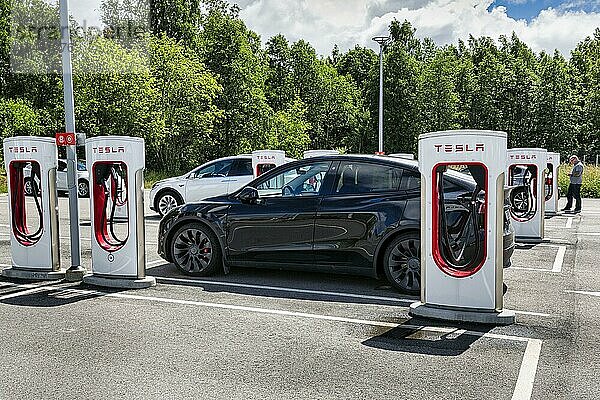 Tesla Ladestationen für Elektrofahrzeuge  Supercharger  Stromtankstelle  Schweden  Europa