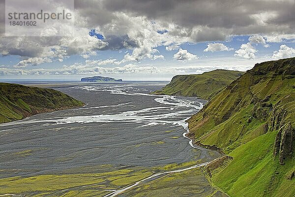 Blick auf den Gletscherfluss Múlakvísl  der sein Wasser aus dem Mýrdalsjökull bezieht  Sudurland auf der Westseite des Mýrdalssandur  Südisland