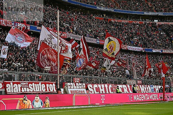 Südkurve  Fanblock  Fans  Fankurve  Flaggen  Fahnen  Stimmung  stimmungsvoll  FC Bayern München FCB  Allianz Arena  München  Bayern  Deutschland  Europa
