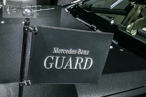 Sicherheitsfahrzeug für gefährdete Personen  der Mercedes S 680 Guard 4-Matic mit Panzerung wiegt rund 4  2 Tonnen  Mobilitätsmesse IAA MOBILITY  Automobil Messe  München  Bayern  Deutschland  Europa