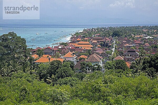 Luftaufnahme über das Küstendorf Jungut Batu  Jungutbatu auf der Insel Nusa Lembongan bei Bali in Indonesien