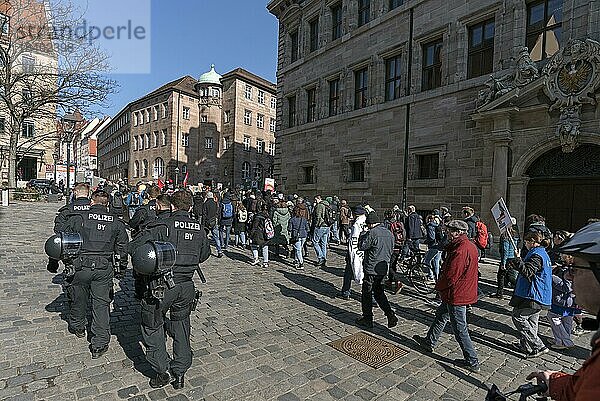 Polizei begleitet die Demonstration Fridays for future in Nürnberg  Mittelfranken  Bayern  Deutschland  Europa