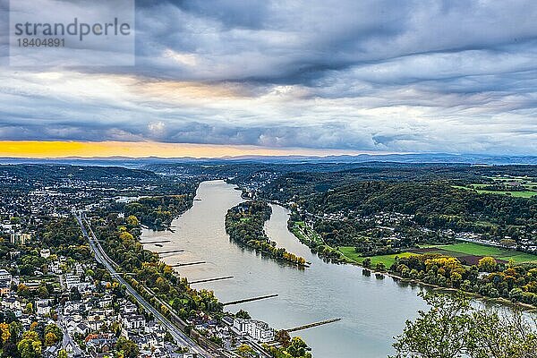 Blick vom Drachenfels auf den Rhein  Bad Honnef  Nordrhein-Westfalen