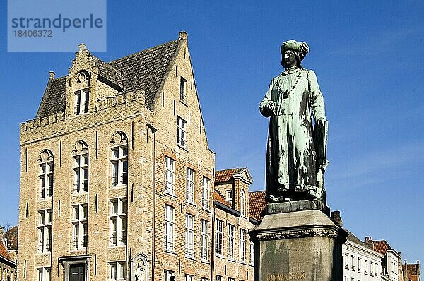 Statue des nordischen Renaissancekünstlers Jan Van Eyck in der Stadt Brügge  Westflandern  Belgien  Europa