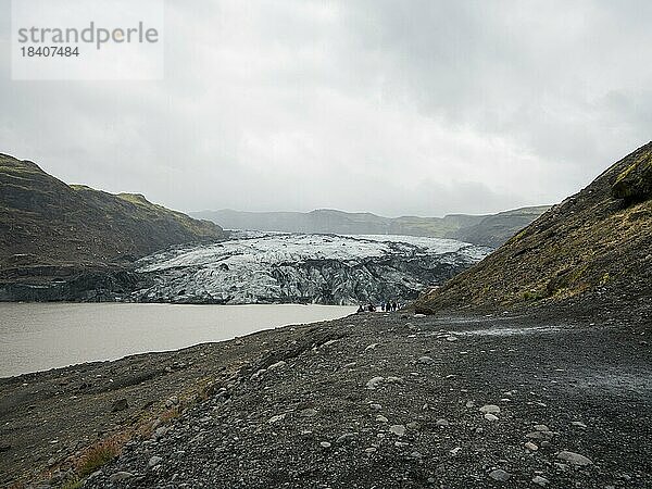 Weg zur Gletscherlagune  Sólheimajökull  Solheimajökull  Gletscherzunge des Mýrdalsjökull  nahe Ringstraße  Suðurland  Südisland  Island  Europa