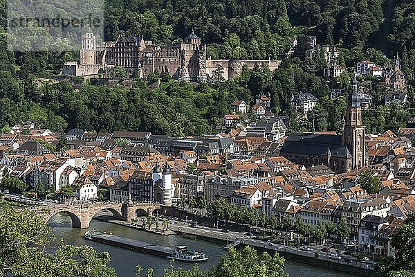 Stadtansicht mit historischer Altstadt und Schloss  Heidelberg  Baden-Württemberg  Deutschland  Europa