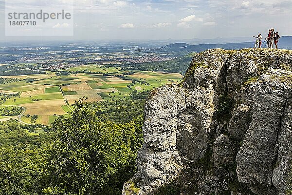 Ausblick vom Breitenstein  Felsplateau am Nordrand der Schwäbischen Alb  Bissingen an der Teck  Baden-Württemberg  Deutschland  Europa