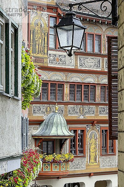 Historisches Rathaus mit schmuckvoller Fassade  Tübingen  Baden-Württemberg  Deutschland  Europa