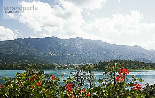 Berg Schwarzkogel und Faaker See  Gemeinden Villach und Finkenstein  Kärnten  Österreich  Europa