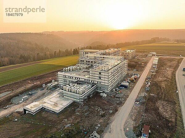 Baustelle des Neuen Krankenhauses im Sonnenuntergang  Calw  Schwarzwald  Deutschland  Europa