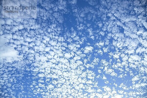 Blauer Wolkenhimmel