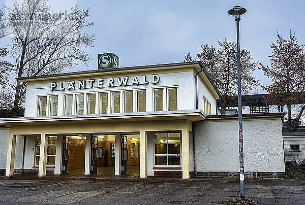 S-Bahnhof Plänterwald  Berlin  Deutschland  Europa