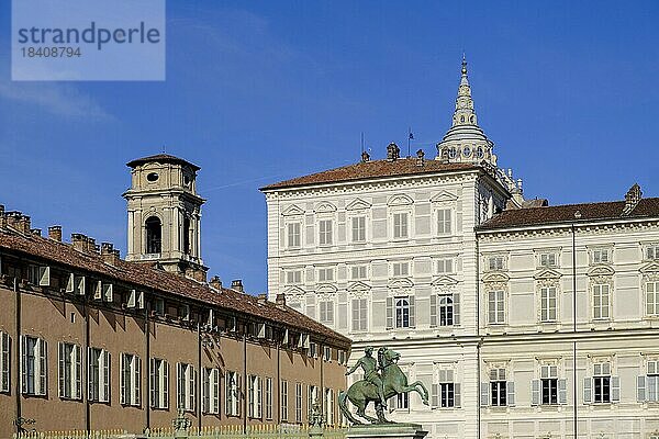 Piazza Castello  mit Palazzo Reale di Torino  Turin  Piemont  Italien  Europa