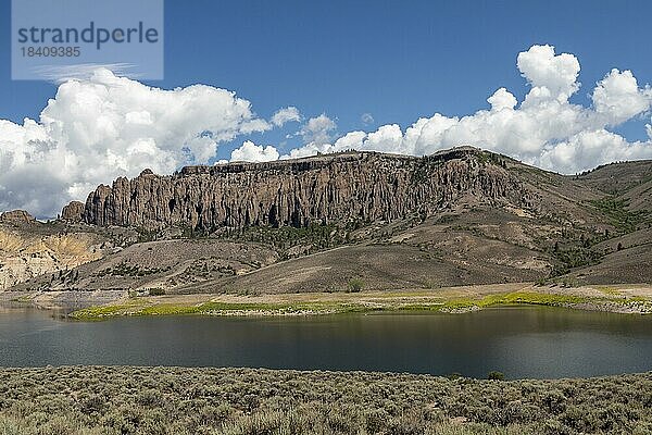 Gunnison  Colorado  Die Dillon Pinnacles über dem Blue Mesa Reservoir im Curecanti National Recreation Area