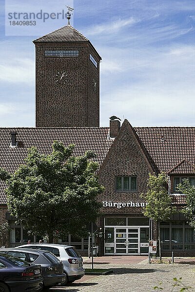 Bürgerhaus in Heide im ehemaligen Feuerwehrgerätehaus  Heide (Holstein)  Schleswig-Holstein  Deutschland  Europa