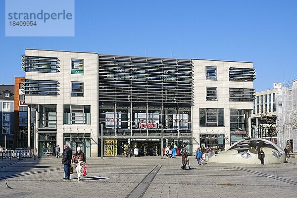 Modernes Geschäftsgebäude am Friedrich-Ebert-Platz  Hagen  Westfalen  Nordrhein-Westfalen  Deutschland  Europa