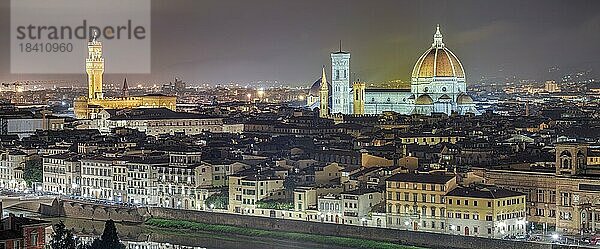 Palazzio Vecchio Dom beleuchtet Panorama Florenz Italien