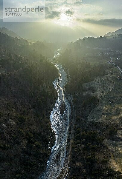 Sonnenuntergang  Salgina  Fluss im Prättigau  Drohnenaufnahme  Schuders  Schiers  Graubünden  Schweiz  Europa