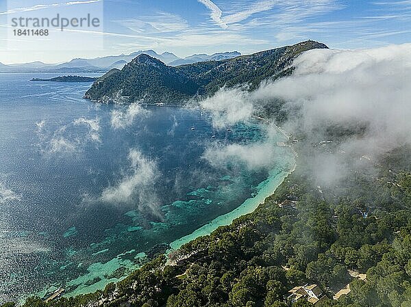 Luftaufnahme  Spanien  Balearen  Port de Pollenca  Halbinsel Formentor mit Strand Formentor  Hotel Royal Hideaway Formentor ehemals Hotel Formentor  Cala Pi de la Posada  Illa del Geret  Europa