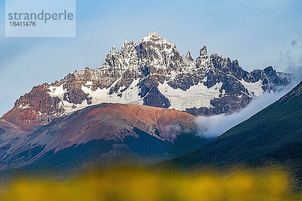 Schneebedecktes Gebirgsmassiv Cerro Castillo  Cerro Castillo-Nationalpark  Aysen  Patagonien  Chile  Südamerika