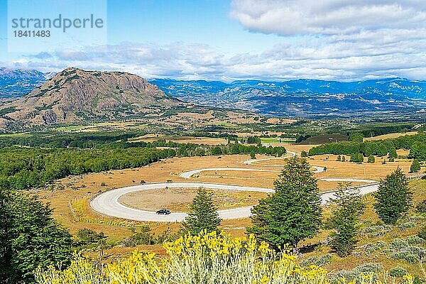 Blick vom Aussichtspunkt Curvas del Diablo auf Serpentinen der Carretera Austral  auch Panamericana  Cerro Castillo-Nationalpark  Aysen  Patagonien  Chile  Südamerika