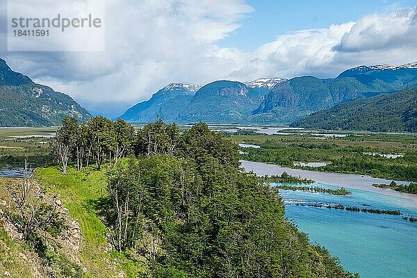 Aussichtspunkt auf den Fluss Rio Ibanez  Cerro Castillo-Nationalpark  Aysen  Patagonien  Chile  Südamerika