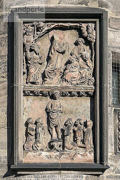 Relief von Bibelmotiven  außen an der Sebalduskirche  16. Jhd.  Nürnberg  Mittelfranken  Bayern  Deutschland  Europa