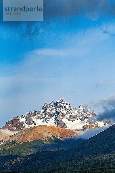 Schneebedecktes Gebirgsmassiv Cerro Castillo  Cerro Castillo-Nationalpark  Aysen  Patagonien  Chile  Südamerika