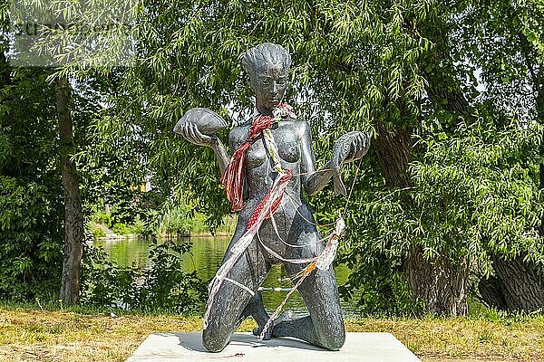 Skulptur Undine der Bildhauer Heike Adner und Knuth Seim  Brandenburg an der Havel  Brandenburg  Deutschland  Europa