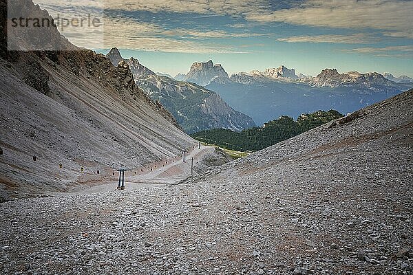 Gondelbahn zur Forcella Staunies  Monte Cristallo Gruppe  Dolomiten  Italien  Monte Cristallo Gruppe  Dolomiten  Italien  Europa