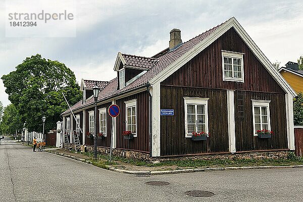 Traditionelles Holzhaus in der Altstadt Neristan  Kokkola  Mittelösterbotten  Finnland  Europa