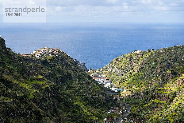 Levada do Moinho  Blick auf Ort Ponta do Sol  Madeira  PortugalLevada do Moinho  Blick auf Ort Ponta do Sol  Madeira  Portugal  Europa