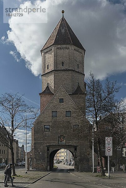 Das Jakobertor  14. Jhd.  historisches Stadttor  Augsburg  Bayern  Deutschland  Europa