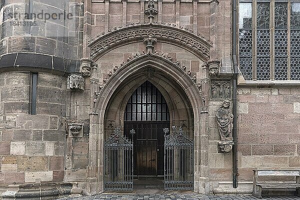 Apothekertor der Lorenzkirche  Nürnberg  Mittefranken  Bayern  Deutschland  Europa