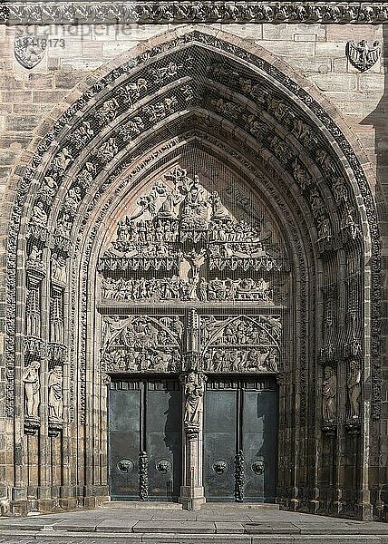 Gotisches Hauptportal der Lorenzkirche  Nürnberg  Mittelfranken  Bayern  Deutschland  Europa